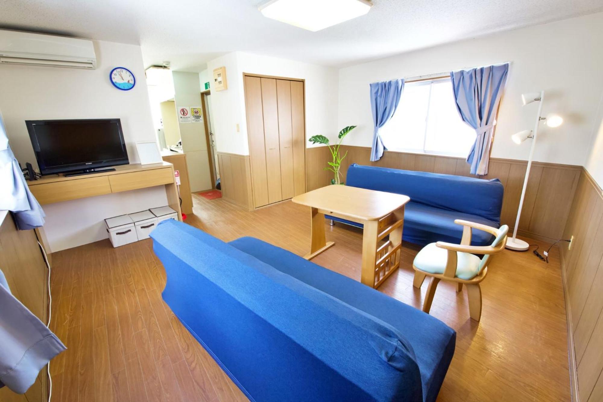 Apartment ピースリー安里 401